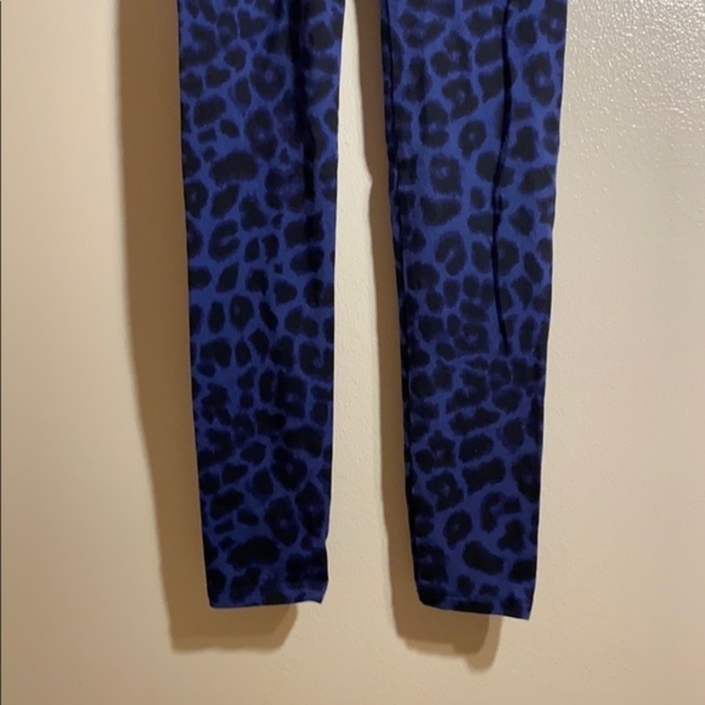 Women’s PINK by Victoria Secret Cheetah Print Legging’s - Picture 3 of 7